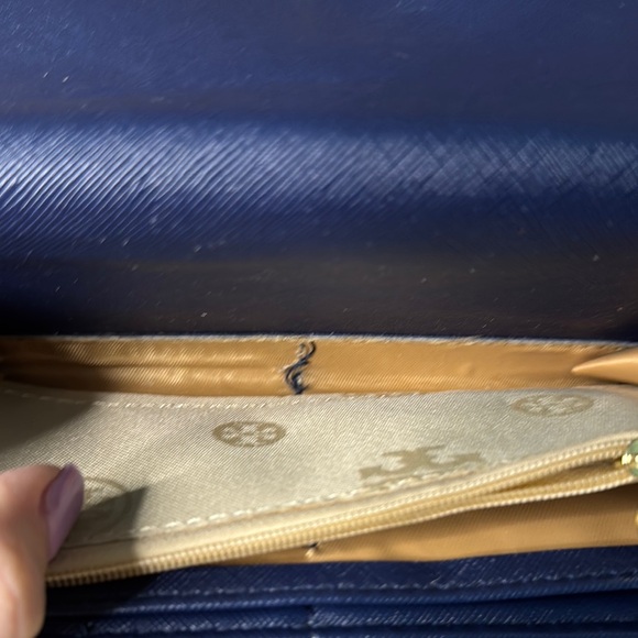 Tory Burch wannabe Navy Wallet - Picture 8 of 9